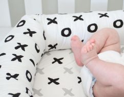 Babyhood-Organic-Cosy-Crib-Tic-Tac-Toe-4_2000x
